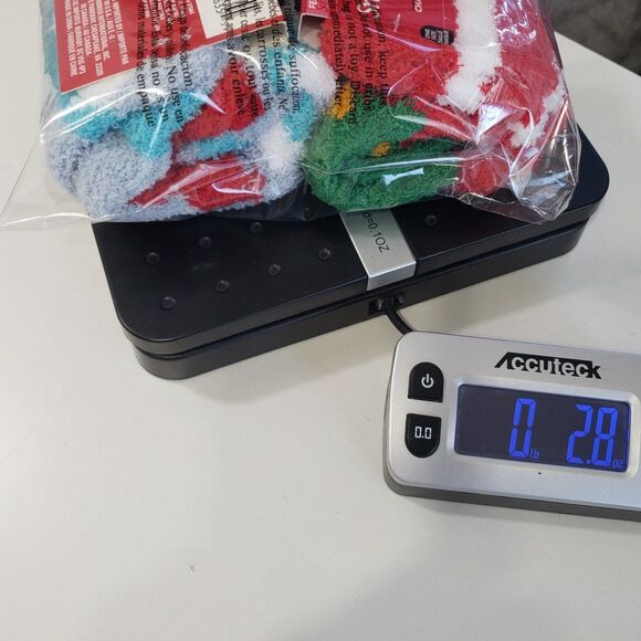 NEW Set of 2 Snugadoo Incredibly Soft Christmas Socks - Picture 7 of 7